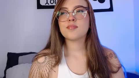 Snapshot of naughtycurvybbx chatting on 09.24.25 LANAindependent model online show from 09.24.25