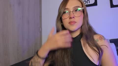 Snapshot of naughtycurvybbx chatting on 09.27.25 LANAindependent model online show from 09.27.25