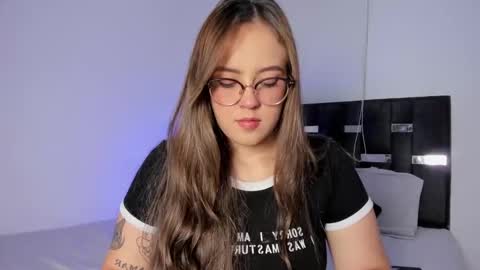 Snapshot of naughtycurvybbx chatting on 10.07.25 LANAindependent model online show from 10.07.25