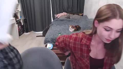 Snapshot of naughtydakota chatting on 09.19.25 Dakota online show from 09.19.25