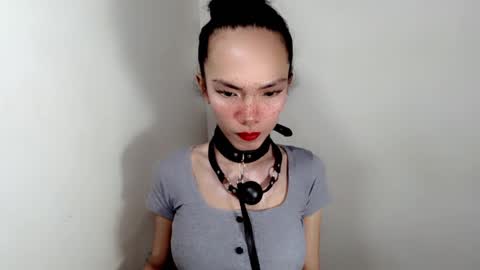 Snapshot of naughtypetiteangel chatting on 10.27.25 naughtypetiteangel online show from 10.27.25