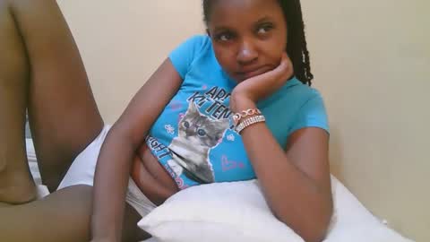 Snapshot of naughtysammur25 chatting on 10.08.25 naughtyqueen online show from 10.08.25