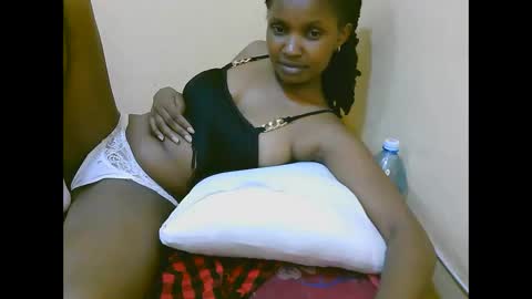 Snapshot of naughtysammur25 chatting on 10.11.25 naughtyqueen online show from 10.11.25