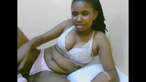 Snapshot of naughtysammur25 chatting on 10.11.25 naughtyqueen online show from 10.11.25