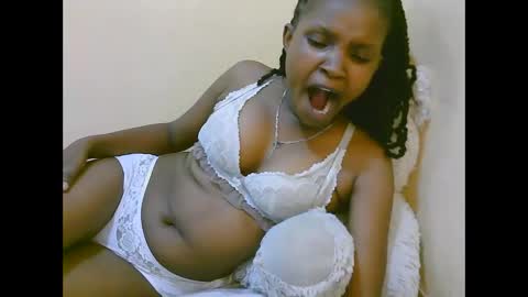 Snapshot of naughtysammur25 chatting on 10.26.25 naughtyqueen online show from 10.26.25