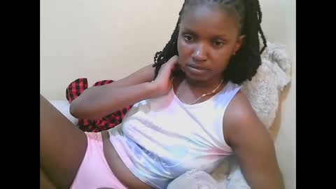 Snapshot of naughtysammur25 chatting on 10.27.25 naughtyqueen online show from 10.27.25