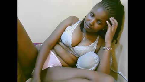 Snapshot of naughtysammur25 chatting on 10.27.25 naughtyqueen online show from 10.27.25