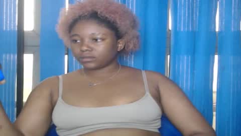 Snapshot of naughtyxpussyx chatting on 09.29.25 naughtyxpussyx online show from 09.29.25