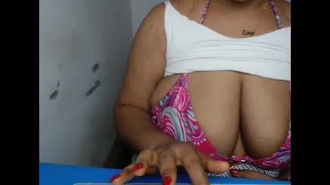 Snapshot of naughtyxpussyx chatting on 11.25.25 naughtyxpussyx online show from 11.25.25