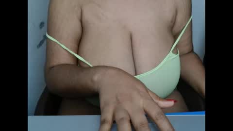 Snapshot of naughtyxpussyx chatting on 11.26.25 naughtyxpussyx online show from 11.26.25