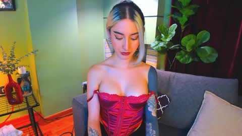 Snapshot of naugthymila3 chatting on 04.21.26 Mila aka Dominika - Nov 20 Birthday show Onlyfans Naugthymila online show from 04.21.26