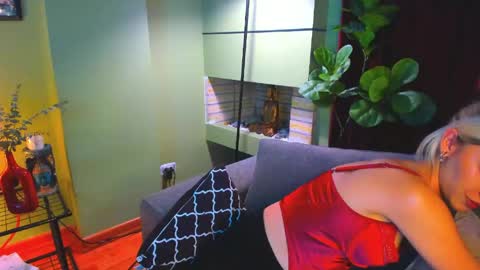 Snapshot of naugthymila3 chatting on 04.21.26 Mila aka Dominika - Nov 20 Birthday show Onlyfans Naugthymila online show from 04.21.26