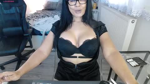 KimBeee online show from 12.30.24