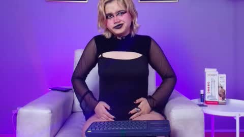 Navier  online show from 10.21.25