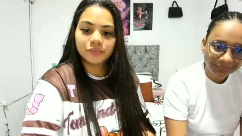 Snapshot of nay_and_aleja chatting on 06.25.26 nay_and_aleja online show from 06.25.26