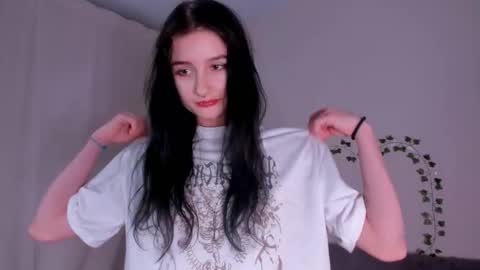 Snapshot of naya_mirel chatting on 02.26.26 Kira online show from 02.26.26