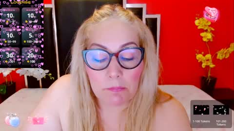 Snapshot of nayla_garner chatting on 01.08.25 Lady Nayla online show from 01.08.25
