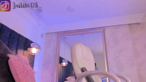 Juli  online show from 01.10.25