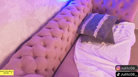 Juli  online show from 01.17.25