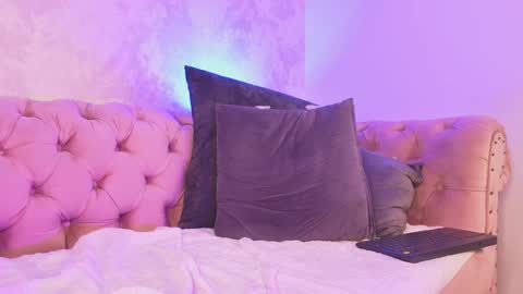 Juli  online show from 01.17.25