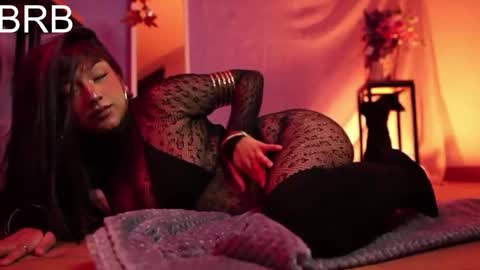 Nefertari online show from 10.25.25