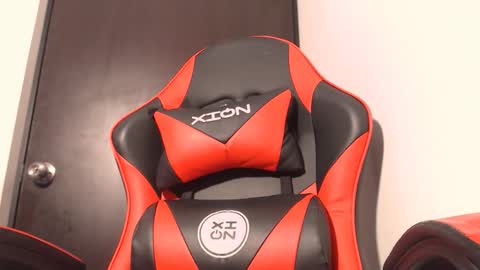 Snapshot of nebrhaska_girl chatting on 10.09.25 Laura   online show from 10.09.25