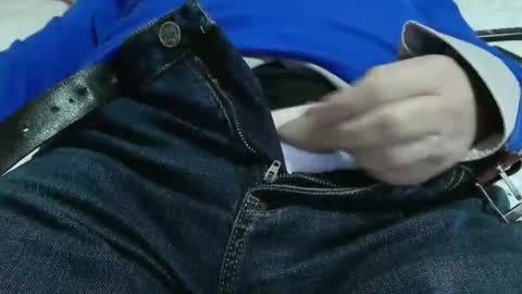 Snapshot of neckk chatting on 11.15.25 neckk online show from 11.15.25