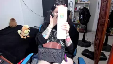 Snapshot of neeko_lol_ chatting on 06.14.26 Geek Nicole im Neeko UwU online show from 06.14.26
