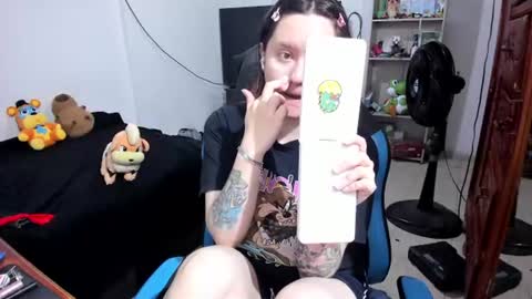 Snapshot of neeko_lol_ chatting on 06.16.26 Geek Nicole im Neeko UwU online show from 06.16.26