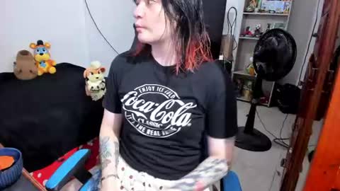 Snapshot of neeko_lol_ chatting on 07.20.26 Geek Nicole im Neeko UwU online show from 07.20.26
