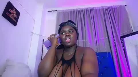Snapshot of neighbor_ebony chatting on 07.05.26 CHIKY online show from 07.05.26