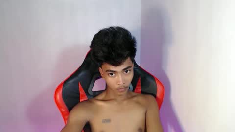 Snapshot of neil_asian69 chatting on 10.17.25 neil_asian69 online show from 10.17.25