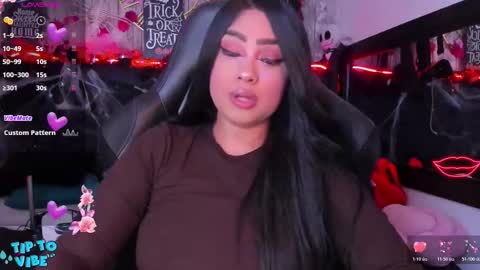 Snapshot of nekomisaki chatting on 10.19.25 Miah online show from 10.19.25