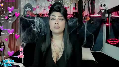 Snapshot of nekomisaki chatting on 10.26.25 Miah online show from 10.26.25