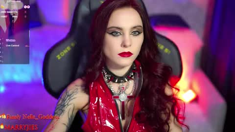 Snapshot of nelle_ chatting on 11.03.25 online show from 11.03.25