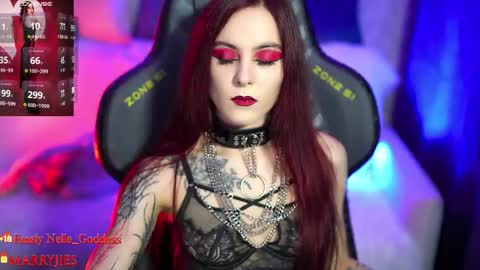 Snapshot of nelle_ chatting on 11.12.25 online show from 11.12.25