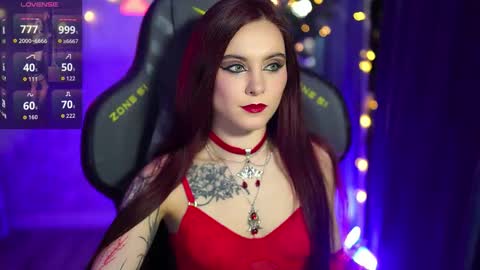 Snapshot of nelle_ chatting on 12.01.25 online show from 12.01.25