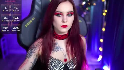 Snapshot of nelle_ chatting on 12.04.25 online show from 12.04.25