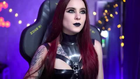 Snapshot of nelle_ chatting on 12.05.25 online show from 12.05.25