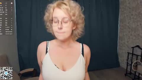 Snapshot of nelly_gloss chatting on 06.26.26 nelly_gloss online show from 06.26.26