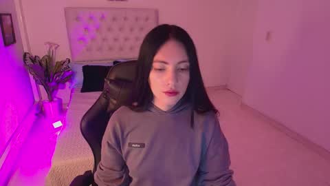 neo_sarah online show from 03.12.25