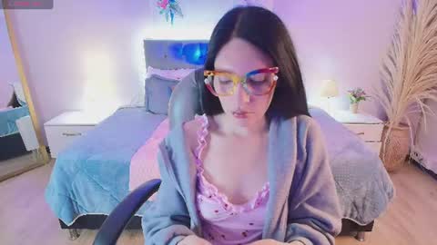 Snapshot of neo_sarah_ chatting on 07.05.26 Sarah online show from 07.05.26