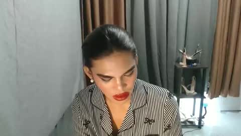 Snapshot of neomi_hardcock chatting on 04.27.26 neomi online show from 04.27.26