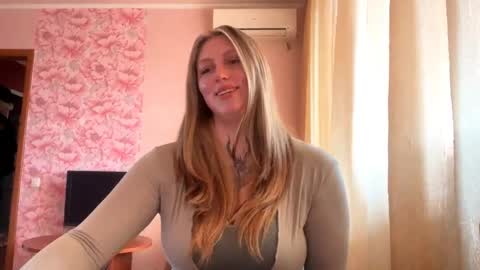 Snapshot of neomimaddern chatting on 04.22.26 neomimaddern online show from 04.22.26