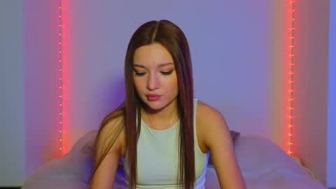 Snapshot of nessarosse chatting on 01.19.25 Nessa online show from 01.19.25