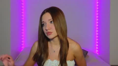 Snapshot of nessarosse chatting on 01.20.25 Nessa online show from 01.20.25