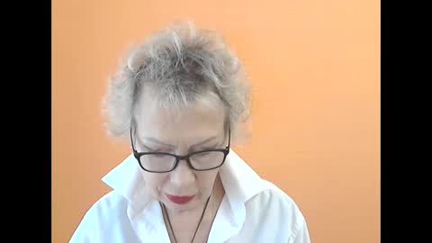 NessyJenixs online show from 10.11.25