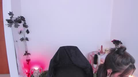 Snapshot of nesuko_evil chatting on 10.04.25 Marie    online show from 10.04.25