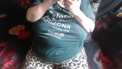Snapshot of new_milf chatting on 07.10.26 Lilly online show from 07.10.26