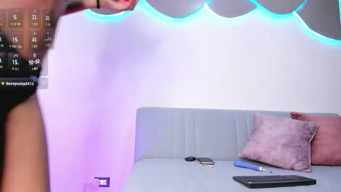 Snapshot of newbarbiedolly chatting on 11.08.25 ximena online show from 11.08.25